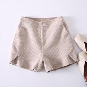 Short laine beige en petits carreaux discrets
