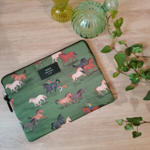 Housse tablette chevaux wouf