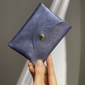 Petit porte monnaie pour femme en cuir pailleté couleur parme