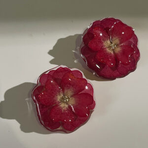 Clous d'oreilles rosier rouge