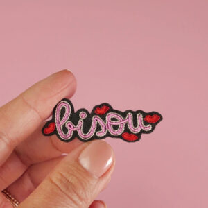 Broche Bisou Saint Valentin, fait main fil cannetille