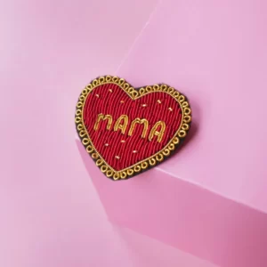Broche Mama - broderie fait main cannetille