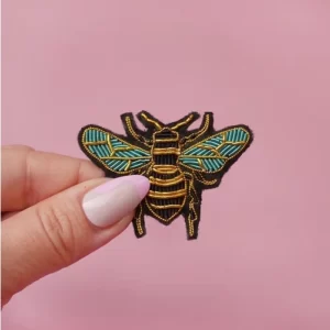Broche Abeille - broderie fait main cannetille