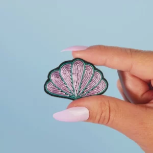 Broche Coquillage Irisé - fait main broderie cannetille