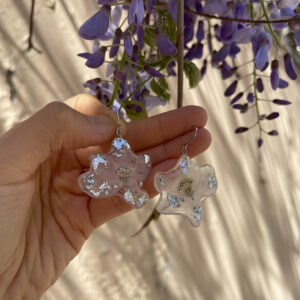 Boucles d'oreilles fleurs delphinium blanc